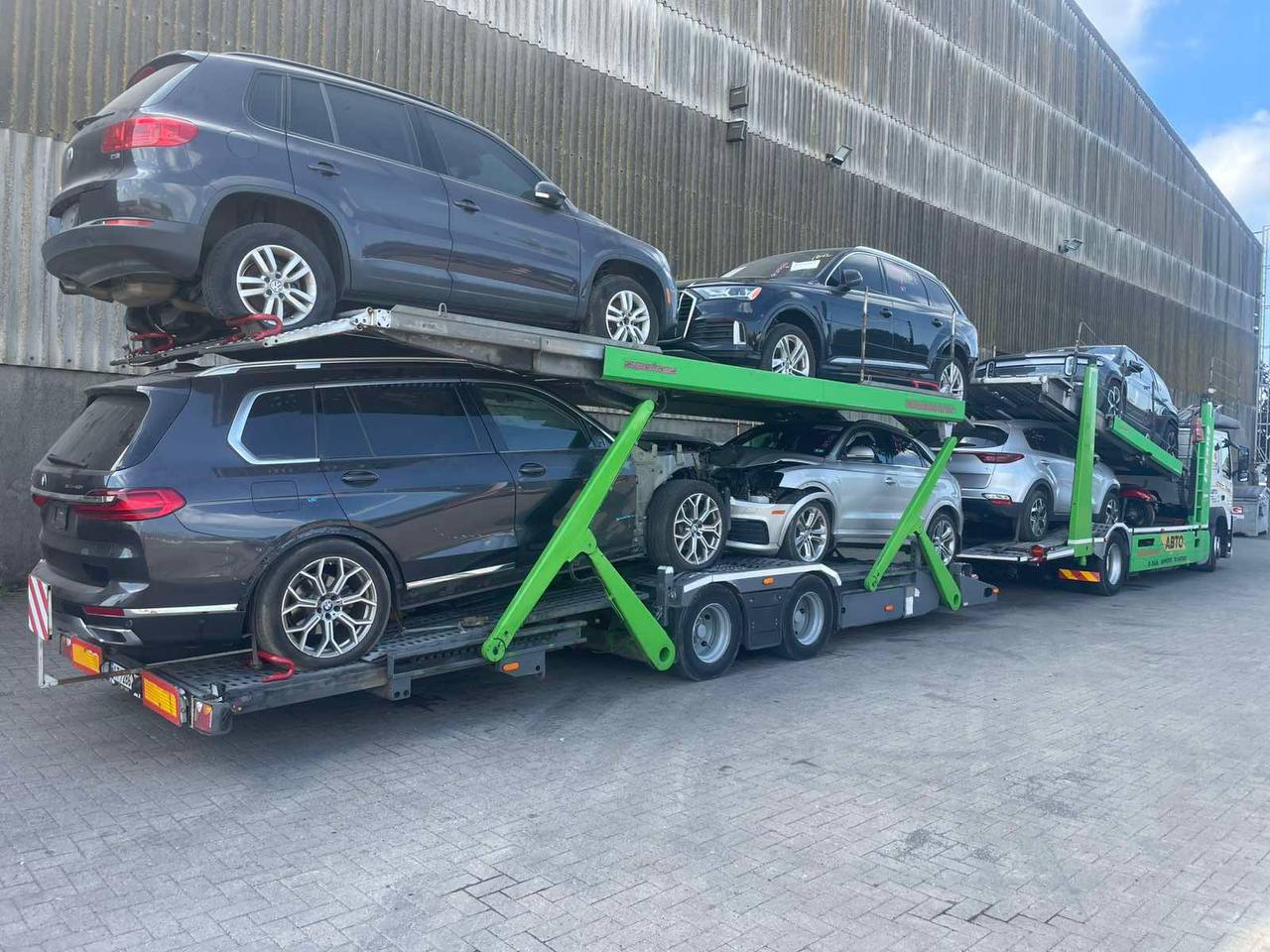 Доставка автомобілів власним автовозом