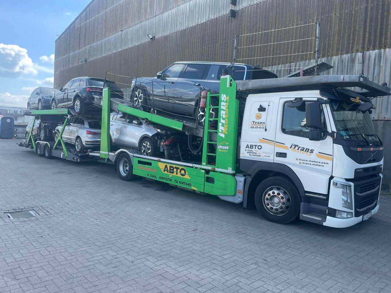 Завантажений автовоз ItransMotors